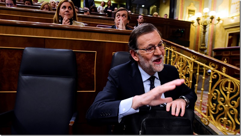 Spain's acting Prime Minister, Mariano Rajoy, gestures on his seat at Las Cortes in Madrid, on March 4, 2016 before the second session of a parliamentary debate to vote through a prime minister and allow the country to finally get a government. Spain will reset counter to zero today, after the expected failure of socialist leader Pedro Sanchez' investiture and will begin the countdown to new elections if no government is formed in two months. / AFP / PIERRE-PHILIPPE MARCOU