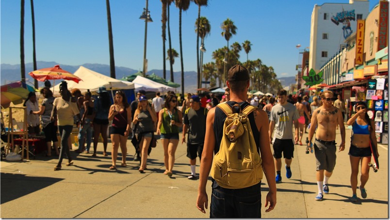 Precauciones que debes tomar en una playa con mucha gente