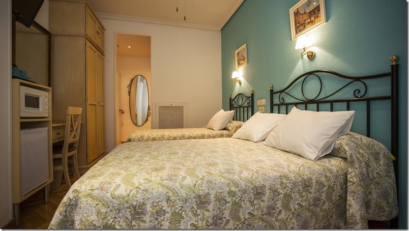 hostal-hs-avarooms-madrid