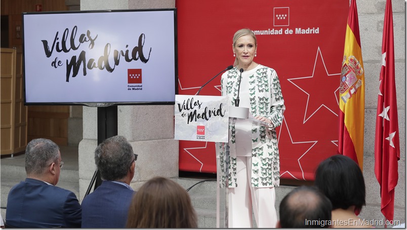 CIFUENTES PRESENTA LA AMPLIACIÓN DEL PROGRAMA “VILLAS DE MADRID” La presidenta de la Comunidad de Madrid, Cristina Cifuentes, presenta la ampliación del programa “Villas de Madrid”. Esta iniciativa de dinamización turística contaba hasta ahora con seis municipios adheridos: Buitrago del Lozoya, Nuevo Baztán, Chinchón, Colmenar de Oreja, Navalcarnero y Rascafría. Desde hoy, pasará a estar formado por 11 ayuntamientos, con la incorporación de: Manzanares El Real, Patones de Arriba, San Martín de Valdeiglesias, Torrelaguna y Villarejo de Salvanés, cuyos representantes firmarán un compromiso de adhesión a lo largo del acto. Foto: D.Sinova 