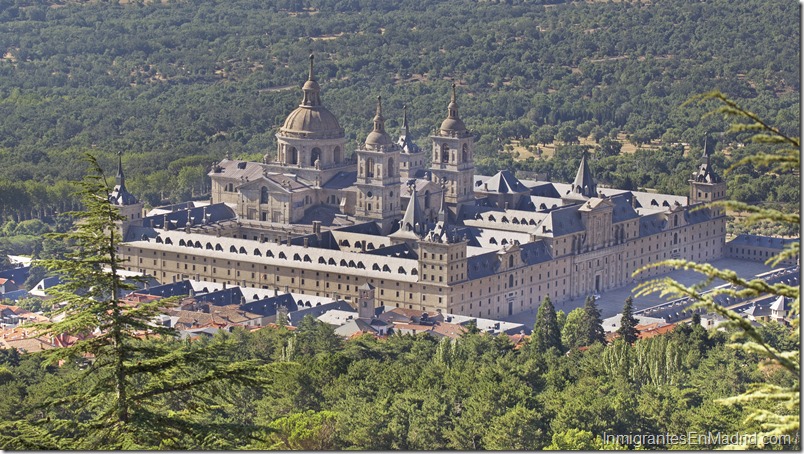 Vista general de El Real Monasterio de San Lorenzo de El Escorial desde el Monte Abandos.