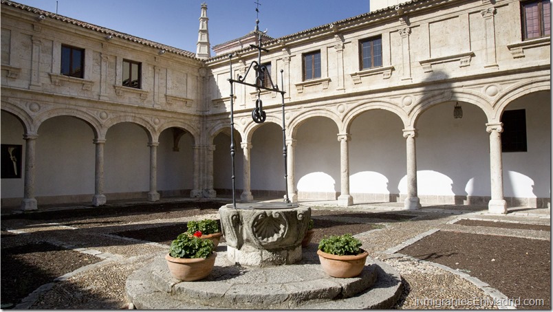 Vista del Patio Trilingüe de la Universidad de Alcalá de Henares. 