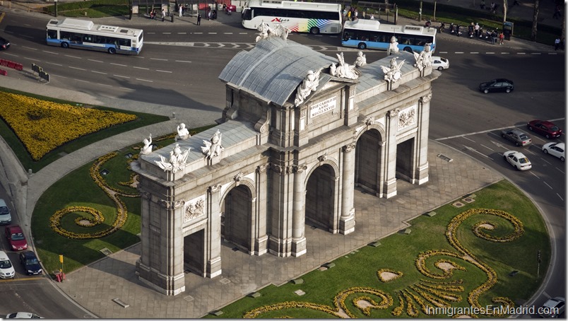 Vista aérea de la Puerta de Alcalá. EFEEMILIO NARANJO