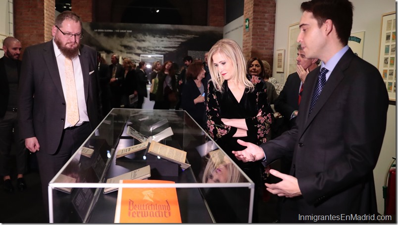 Cifuentes inaugura la exposición sobre Auschwitz y alerta sobre las consecuencias del odio y la intolerancia