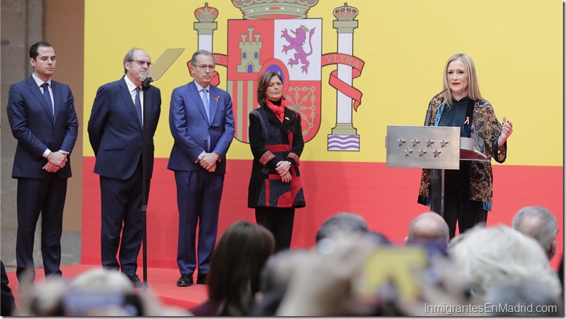 CIFUENTES PRESIDE EL ACTO DE HOMENAJE A LA CONSTITUCIÓN La presidenta de la Comunidad de Madrid, Cristina Cifuentes, preside el acto de homenaje a la Constitución, junto a la Delegada del Gobierno en la Comunidad de Madrid, Concepción Dancausa. Foto: D.Sinova 