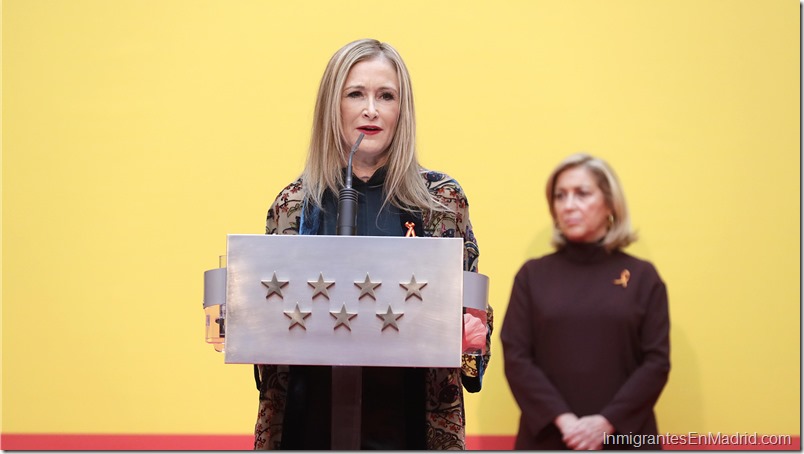 CIFUENTES PRESIDE EL ACTO DE HOMENAJE A LA CONSTITUCIÓN La presidenta de la Comunidad de Madrid, Cristina Cifuentes, preside el acto de homenaje a la Constitución, junto a la Delegada del Gobierno en la Comunidad de Madrid, Concepción Dancausa. Foto: D.Sinova 