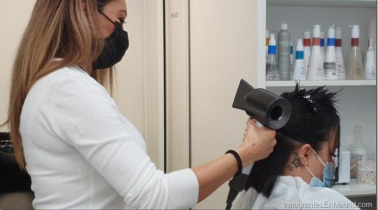 La peluquera venezolana Lía Cubillán enamora a Madrid con su trabajo La peluquera venezolana Lía Cubillán enamora a Madrid con su trabajo