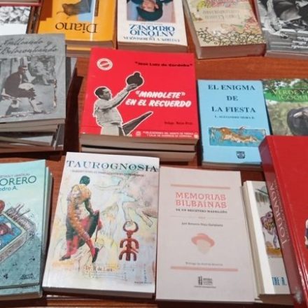 Novedades editoriales y libros antiguos sobre tauromaquia en la plaza de toros de Las Ventas