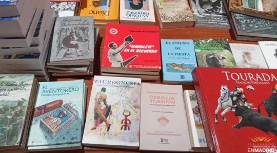 Novedades editoriales y libros antiguos sobre tauromaquia en la plaza de toros de Las Ventas Novedades editoriales y libros antiguos sobre tauromaquia en la plaza de toros de Las Ventas