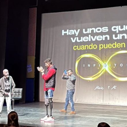 Conferencia «Disparejos» fue una inyección de motivación y buena vibra