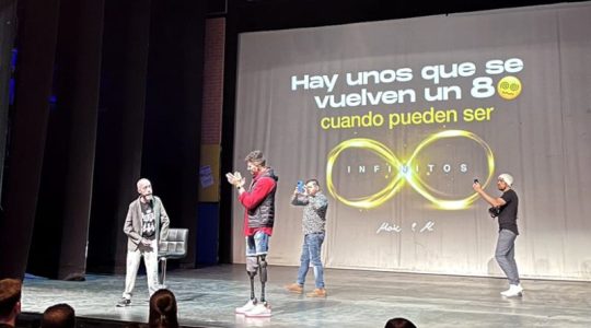 Conferencia «Disparejos» fue una inyección de motivación y buena vibra